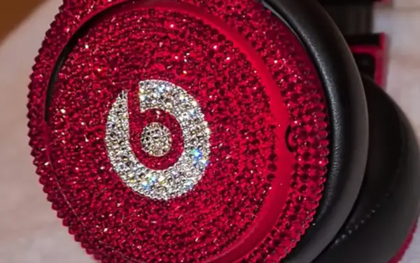 Bespoke - Crystal Embellished Headphone - Own Product - Image 3